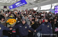 '별그대' 김수현 대만 도착, 공항 마비