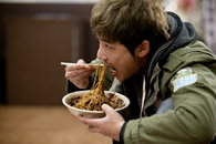 <빅맨> 강지환, 4월 14일 ‘블랙데이’ 기념 짜장면 먹방 공개