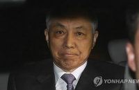 굳은 표정의 강덕수 전 STX그룹 회장