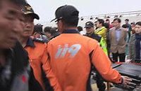 [영상포착] 세월호 선장, 첫 구조선으로 먼저 빠져 나와