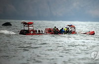 <세월호참사>기상악화, 부유물로 구조작업 난항
