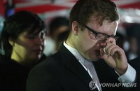 <세월호참사> 눈물 흘리는 합창단원들