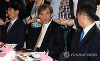 한은총재 "원화 강세·세월호 참사로 자영업·서비스업 상당히 어려워"
