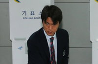 <사전투표>사전투표하는 홍명보 감독