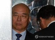 굳은표정의 문창극 총리 후보자