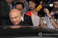 떠나는 문창극 총리 후보자