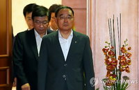 정총리 60일만에 유임…靑인사수석실 신설