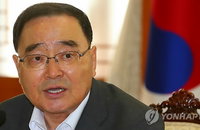유임 소감 말하는 정홍원 총리