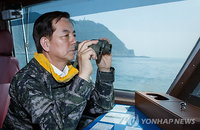 서해해역 순시하는 한민구