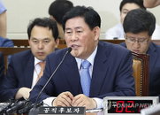 최경환, 일본식 불황 답습 우려…추경 가능성 시사