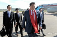 일본 국회의원 대표단 평양 순안공항 도착