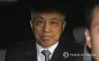 강덕수 전 회장 '책임통감'…혐의 부인