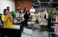 아이디어 창업기업 방문한 박 대통령