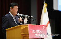 최경환, "증세, 아직 검토하고 있지 않다"