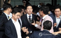 KB임영록 회장 '직무정지' 6시부터 발효