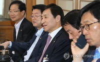 이주열 “금융 급변 대비 환율변동・내외금리차 유의”