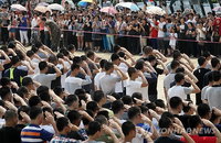 군인아들 걱정에 위문용품 사는 엄마 늘어