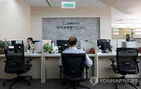 교육직 퇴직공무원 절반, 연금 月 300만원 이상