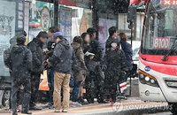첫눈 오면 젊은층 ‘내 걱정', 중년층 '집 걱정'