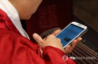 한국인, ‘스마트폰’ 놓지 않아…이용시간 2년새 2.4배