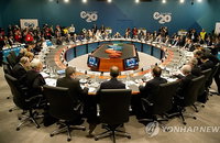 FT "2014년은 독재자들의 해"