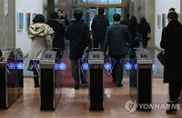 내년 공무원 보수 3.8%인상…대통령 연봉 첫 2억 돌파