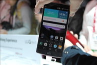 외신, LG G플렉스2 호평…’셀프힐링’에 관심집중