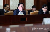 최경환 “유가하락, 내수 활성화 정책으로 연결”