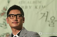 한국계 가수 바비킴 항공기에서 만취 난동.... 여승무원 회롱까지