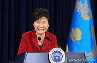 박 대통령 "생일 축하해줘서 감사합니다"