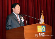 최경환 “연말정산, 개선점 찾겠다“…고소득자・싱글 부담↑