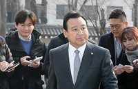 후보자 사무실로 이동하는 이완구 국무총리 후보자
