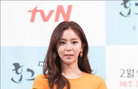 유이 "'수영 여신' 도희, 제 옷이란 생각에 잡았죠"