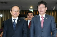 李 "정부와 여당을 콩가루 집안으로 만들것이냐?"