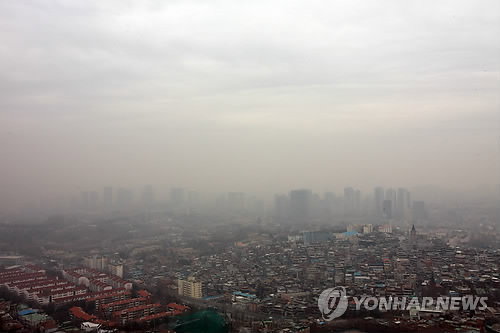 미세먼지와 황사로 흐린 서울의 하늘 