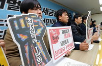 최저임금 1만원으로 인상 촉구… "월급 209만 원은 보장되어야 한다"