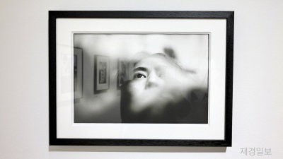 린다 메카트니의 자화상 작품 