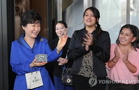 "마추픽추 못가서 아쉽다" 박근혜 대통령 페루 동포 만나는 시간 가져