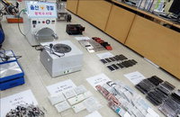 것보기엔 새것, 부품은 중고… 불법 스마트폰 제조범 체포