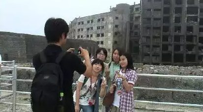 군함도 관광객들 
