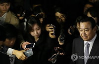 이완구 "成독대 기억 못해"…15시간 조사 후 귀가