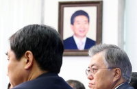 文 "盧이름 정치마케팅으로 팔지말라…분열수단 안돼"