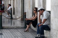 흔들리는 치프라스 그리스 총리, 국민투표 앞두고 혼란에 빠진 국민들... 시리자와 채권단 중 어느쪽을 따라야할지