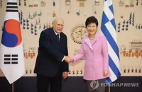 그리스 디폴트 위기로 보는 한국의 모습.. 공통점 많지만 경제 금융 위기 극복 과정은 차이가 크다