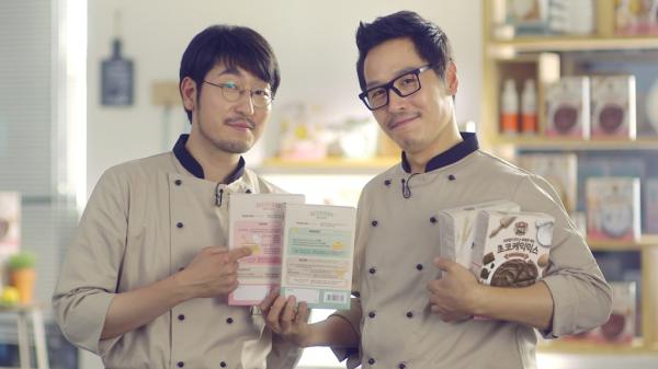 ▲스타 셰프 박준우(왼쪽)와 만화작가 겸 방송인 김풍(오른쪽) 초청  '4분 케익 토크콘서트'와 사인회 진행 (사진 : CJ제일제당 제공)