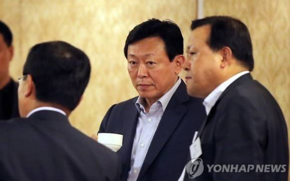 일본에서 귀국한 신동빈 한국 롯데그룹 회장 