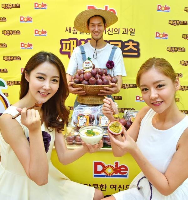 ▲돌(Dole) 코리아에서 패션후르츠 과육을 활용한 디저트을 선보이고 있다. (사진 : 돌(Dole) 코리아 제공)