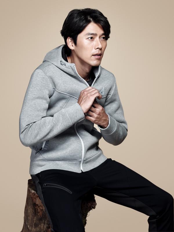 ▲스폰지 본딩기법을 사용해 쿠션감과 보온성을 살린 &lsquo;플라이워크 쉴드테크 재킷&rsquo;으로 가을 워킹룩 제안 (사진 : K2 제공)