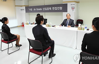 SKY 명문대만 뽑기로 유명한 롯데, 올해부턴 스펙에 태클 거는 채용 시도