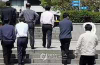 임금피크제. 한국 경제 살리는 개혁인가, 산업 구조 왜곡하는 악법인가?